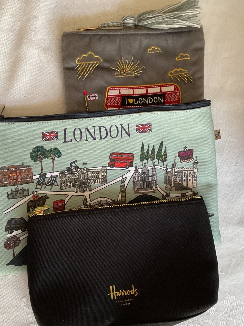 3 LONDON pouches